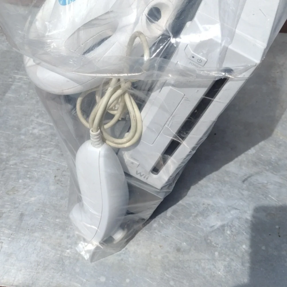 Wii White Gaming System with Accessories NWOT